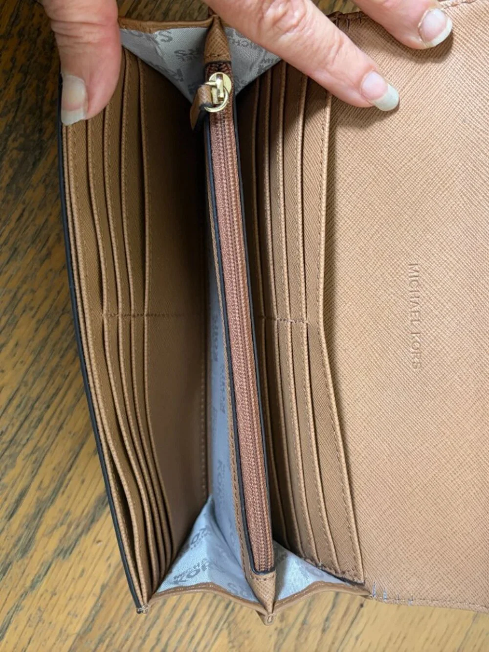 Michael Kors Astrid Carryall Continental Wallet in tan/acorn pebbled leather